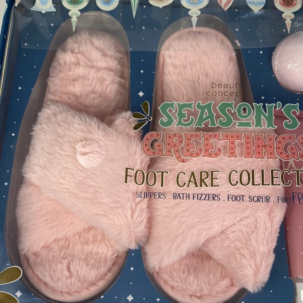 Beauty Concepts Foot Care Collection slippers gift set